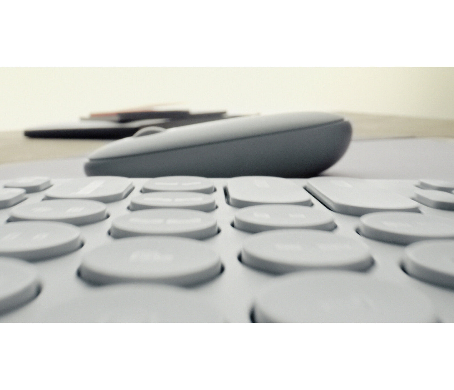Logitech 910-007014 mouse Travel Ambidextrous RF Wireless + Bluetooth Optical 4000 DPI