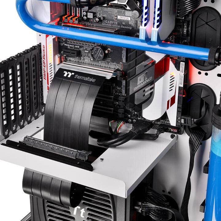 Thermaltake AC-045-CN1OTN-C1 interface cards/adapter Internal PCIe