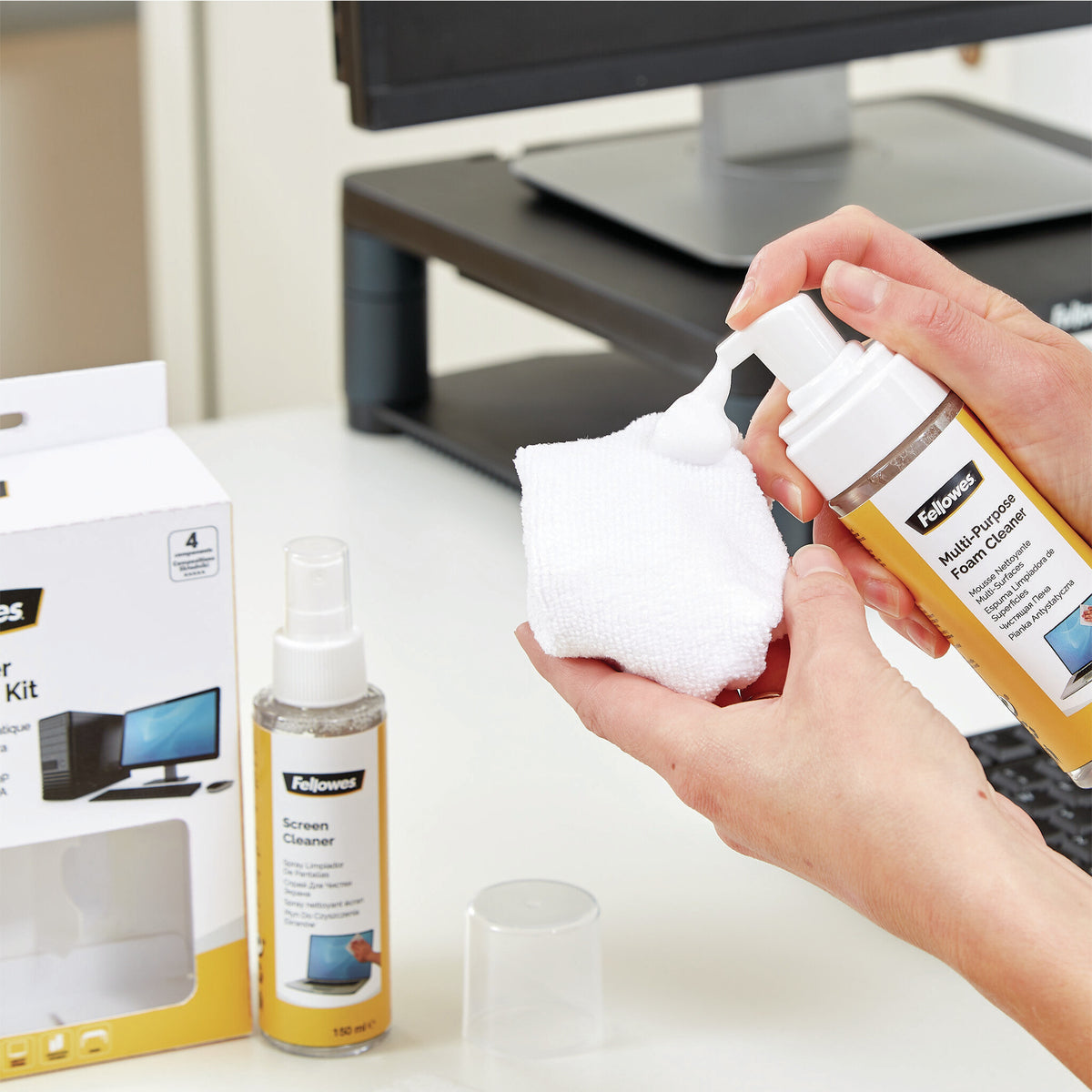 Fellowes 9977909 equipment cleansing kit Keyboard, Lenses/Glass, Mobile phone/Smartphone, Printer, Scanner, Screens/Plastics, Tablet PC Equipment cleansing wet/dry cloths & liquid