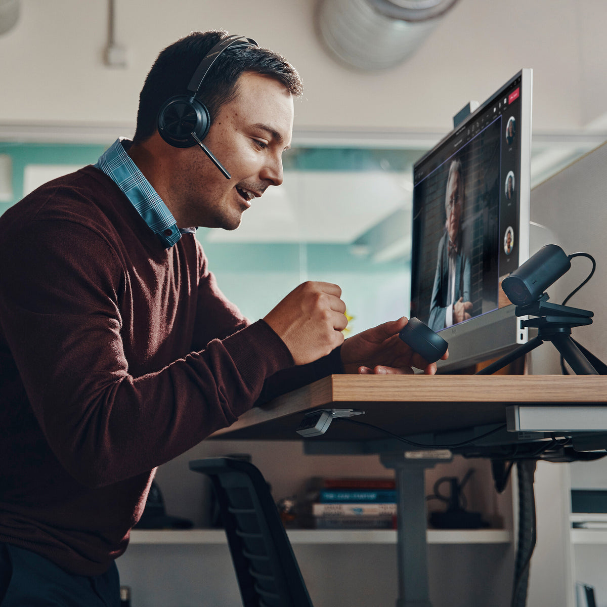 HP Poly Poly Voyager Focus 2 USB-A Headset